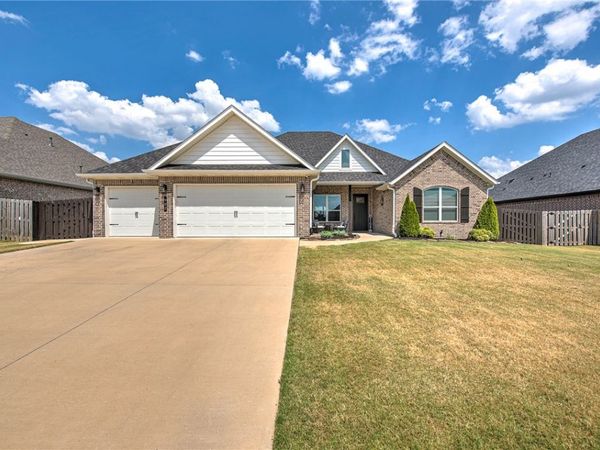 902 Budrio Avenue , Tontitown, AR 72762
