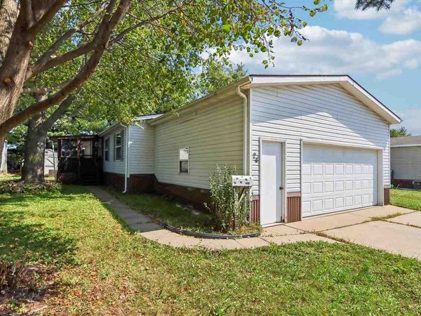 24 Erobi Ln, Iowa City, IA 52240