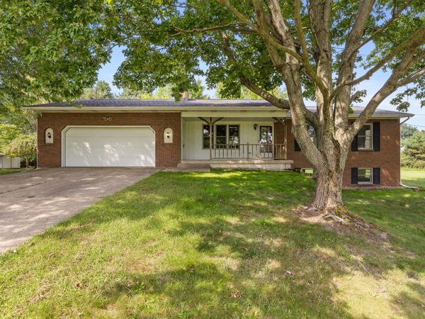 8125 Hanna Lake Avenue SE, Caledonia, MI 49316