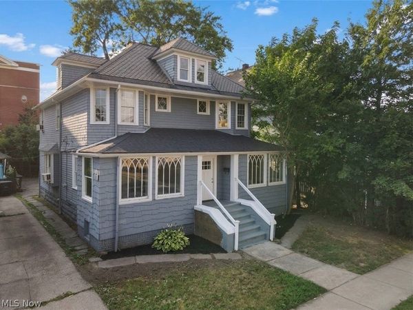 1350 Thoreau Road , Lakewood, OH 44107