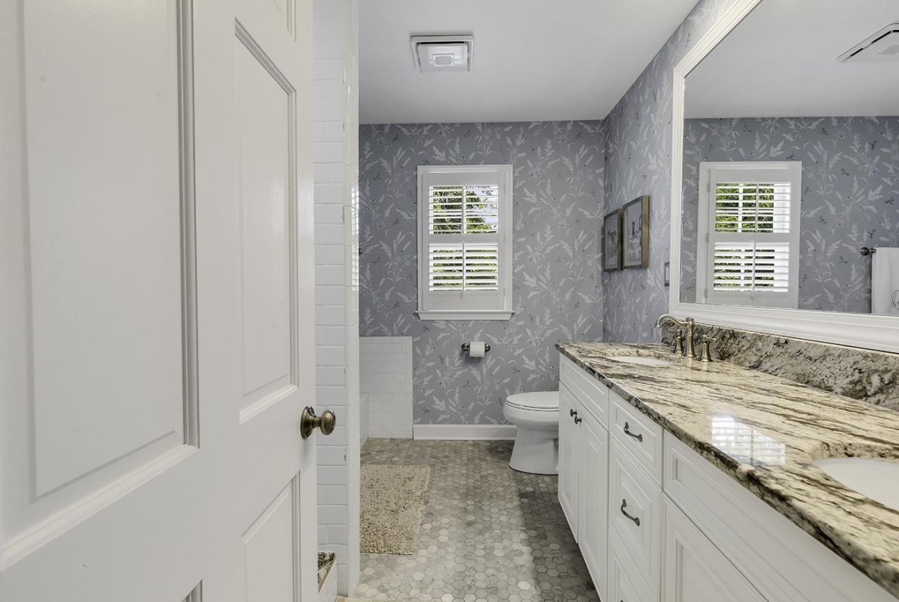 5803 Longleaf Dr. Photo 47