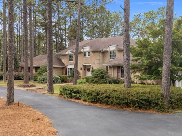 35 Lake Dornoch Drive , Pinehurst, NC 28374