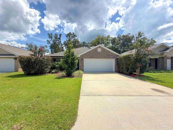 7305 Lakeside Oak Ct, Pensacola, FL 32526
