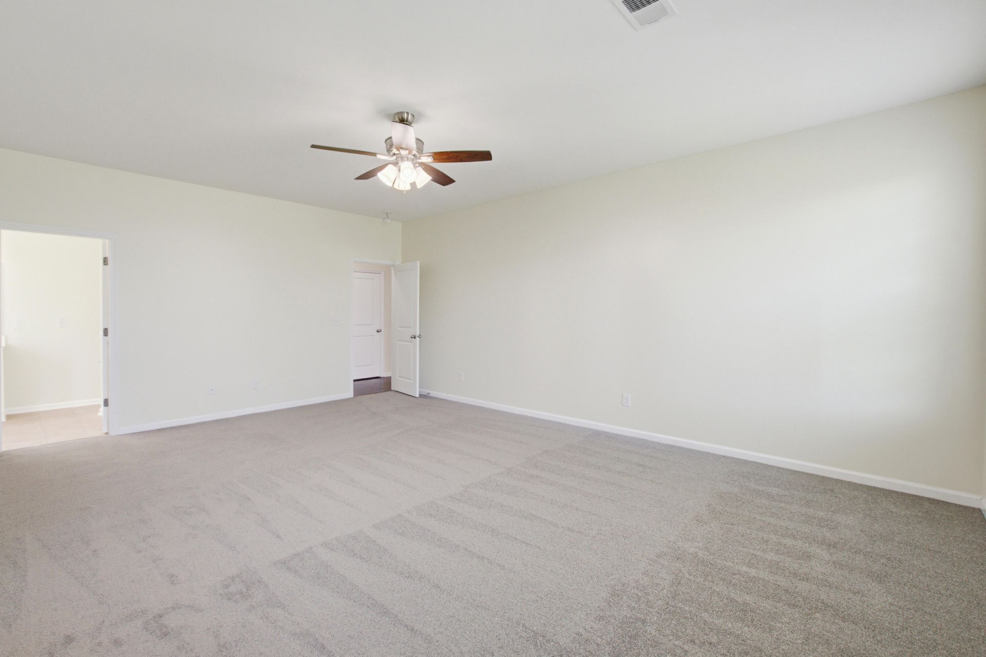 128 Carolina Wren Avenue Photo 31
