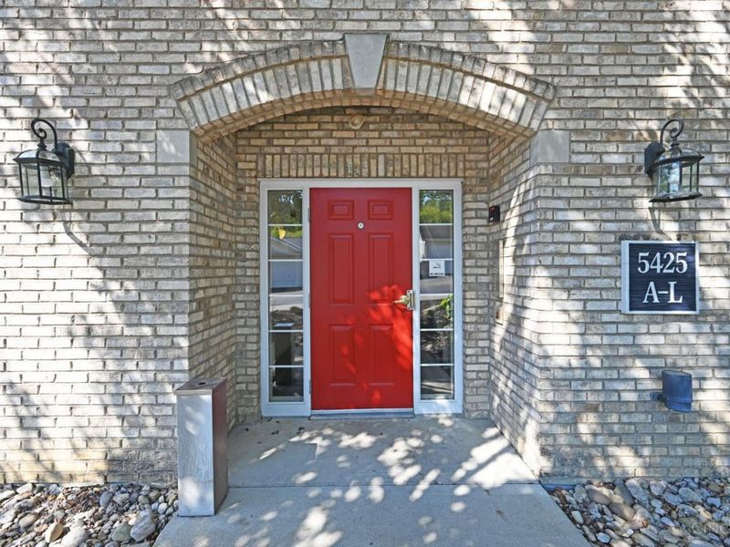 5425 Michelles Oak Court, Unit C, Cincinnati, OH 45248 Photo 2
