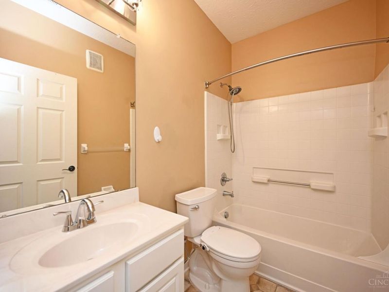 5425 Michelles Oak Court, Unit C, Cincinnati, OH 45248 Photo 32