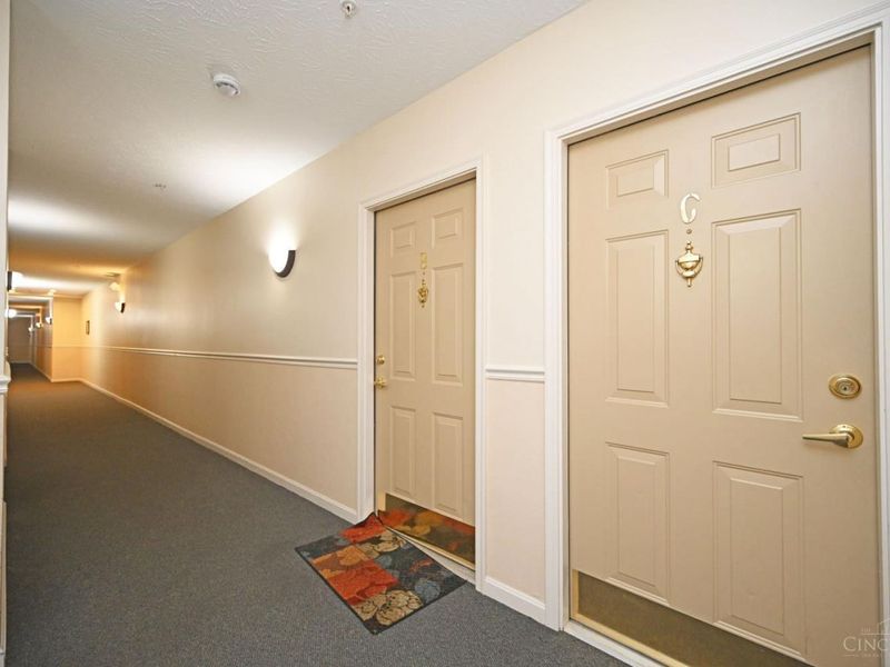 5425 Michelles Oak Court, Unit C, Cincinnati, OH 45248 Photo 4