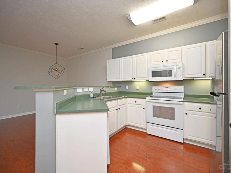 5425 Michelles Oak Court, Unit C, Cincinnati, OH 45248 Photo 6