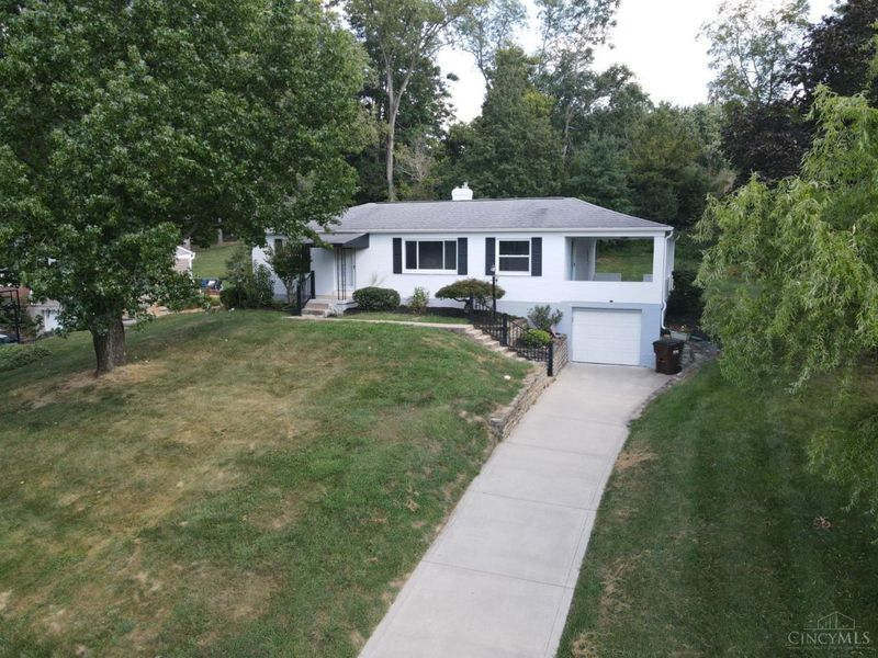 9512 Waxwing Drive, Blue Ash, OH 45241 Photo 2