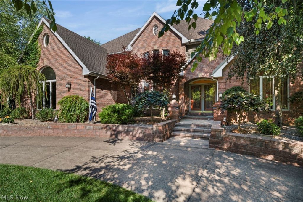 1226 Emerald Creek Drive , Broadview Heights, OH 44147