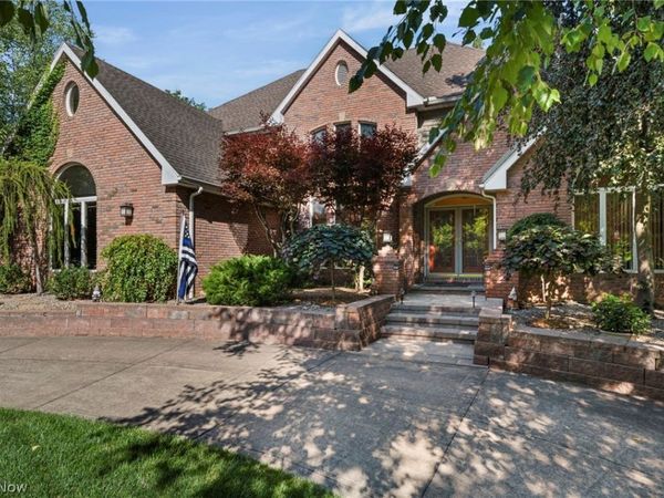1226 Emerald Creek Drive , Broadview Heights, OH 44147