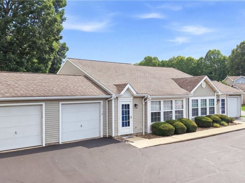 3211 Woodland Trail, Unit B, Cortland, OH 44410 Photo 2