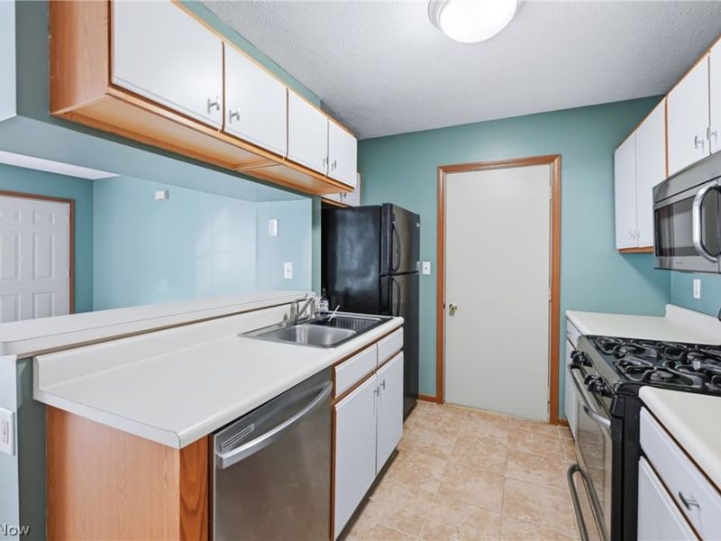 3211 Woodland Trail, Unit B, Cortland, OH 44410 Photo 9