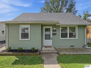 8101 Oakwood Street, Ralston, NE 68127