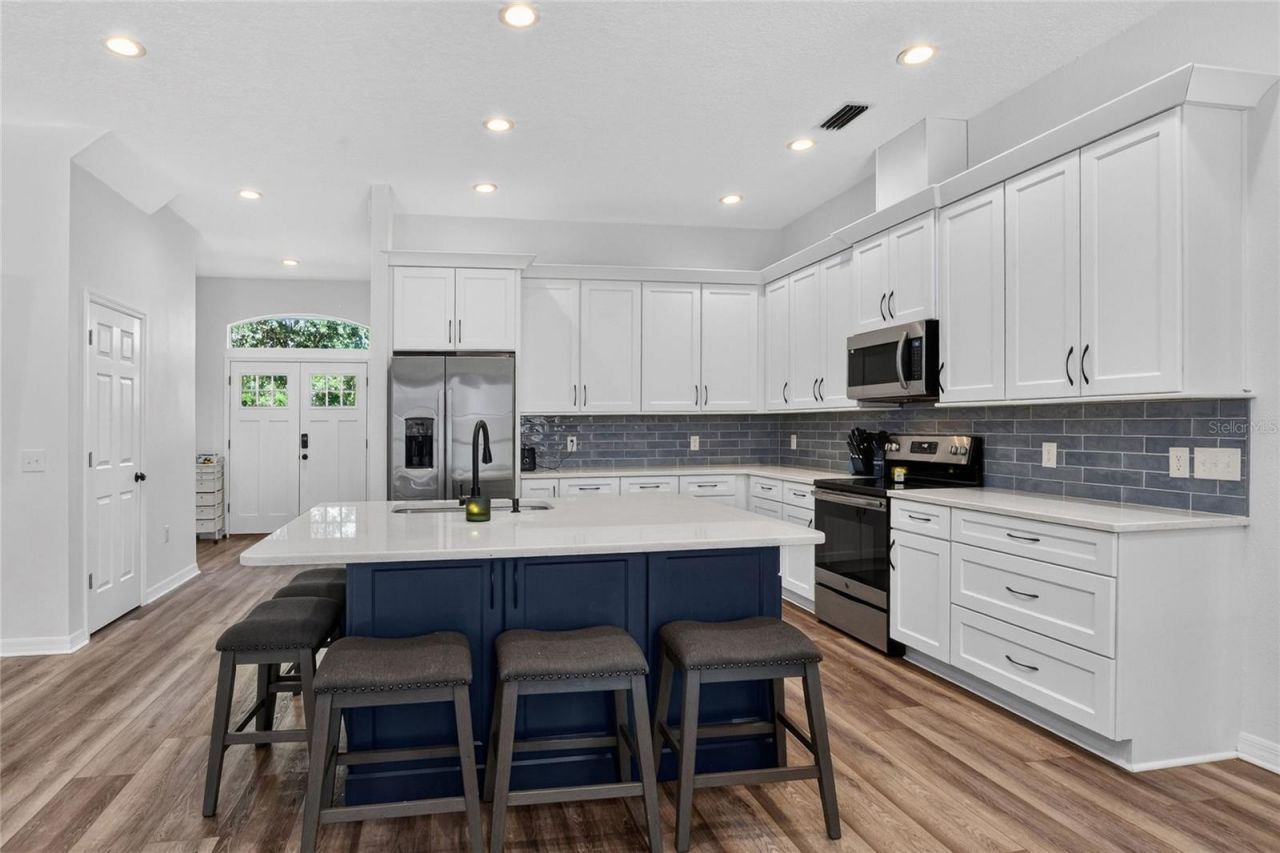 7365 Millbrook Oaks Drive , Lakeland, FL 33813 Photo