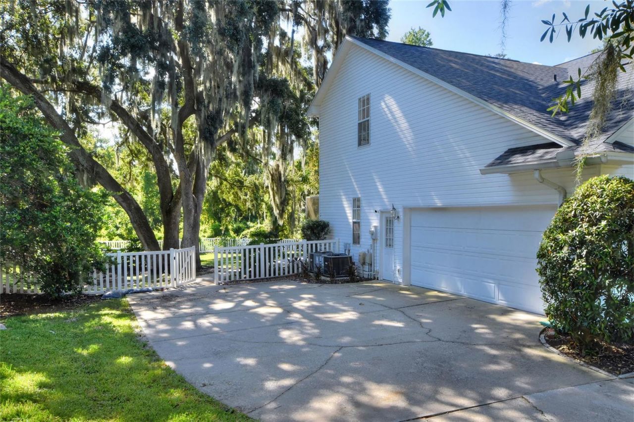 7365 Millbrook Oaks Drive , Lakeland, FL 33813 Photo
