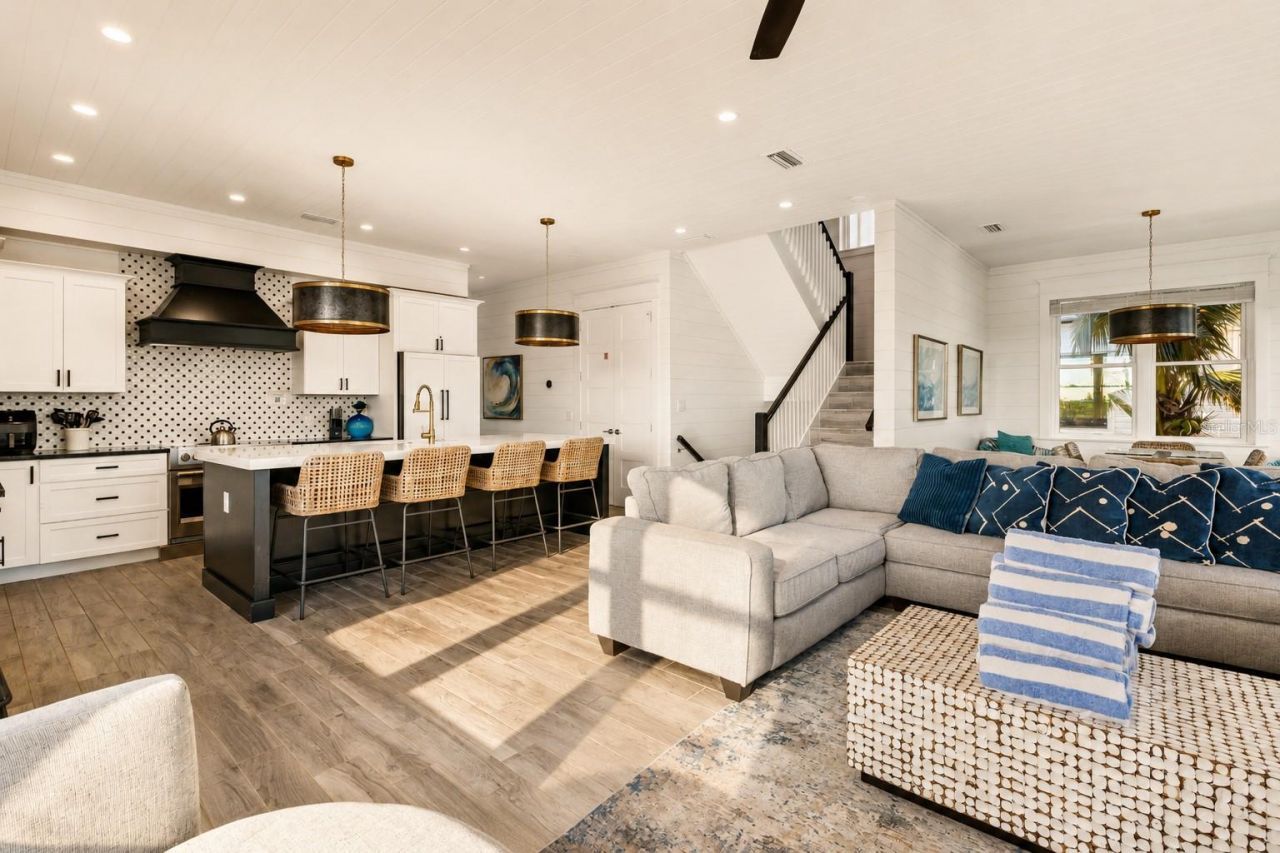 239 S Harbor Drive, Holmes Beach, FL 34217 Photo