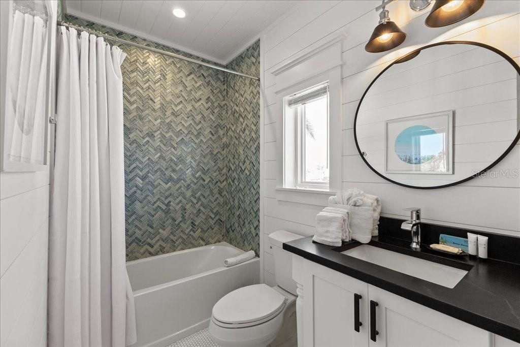 239 S Harbor Drive, Holmes Beach, FL 34217 Photo