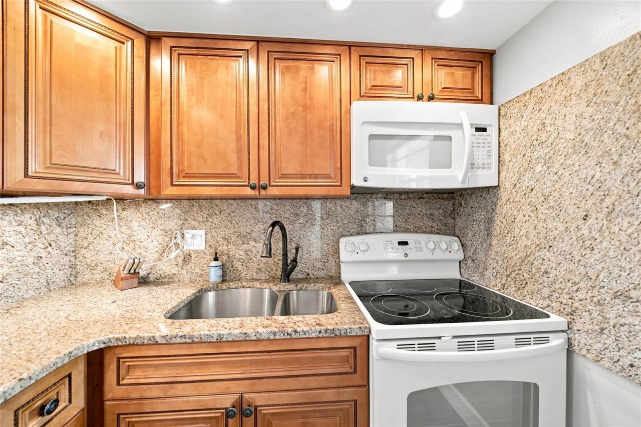 4370 Chatham Drive , Unit 304, Longboat Key, FL 34228 Photo