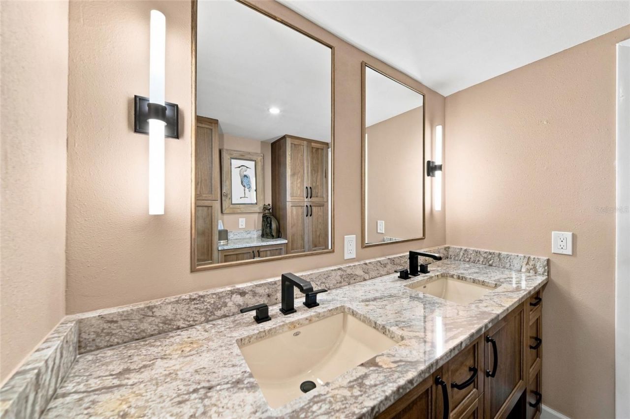 4370 Chatham Drive , Unit 304, Longboat Key, FL 34228 Photo