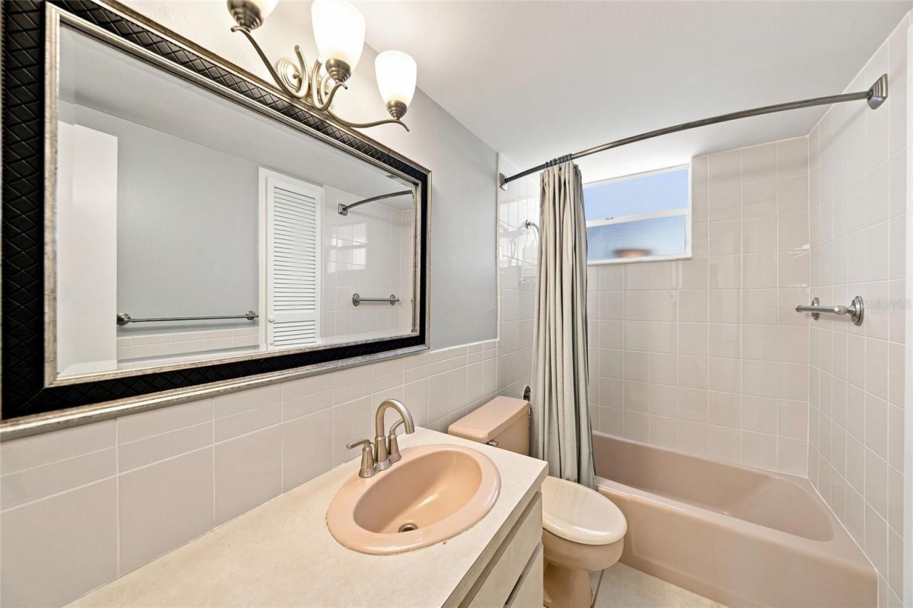 4370 Chatham Drive , Unit 304, Longboat Key, FL 34228 Photo