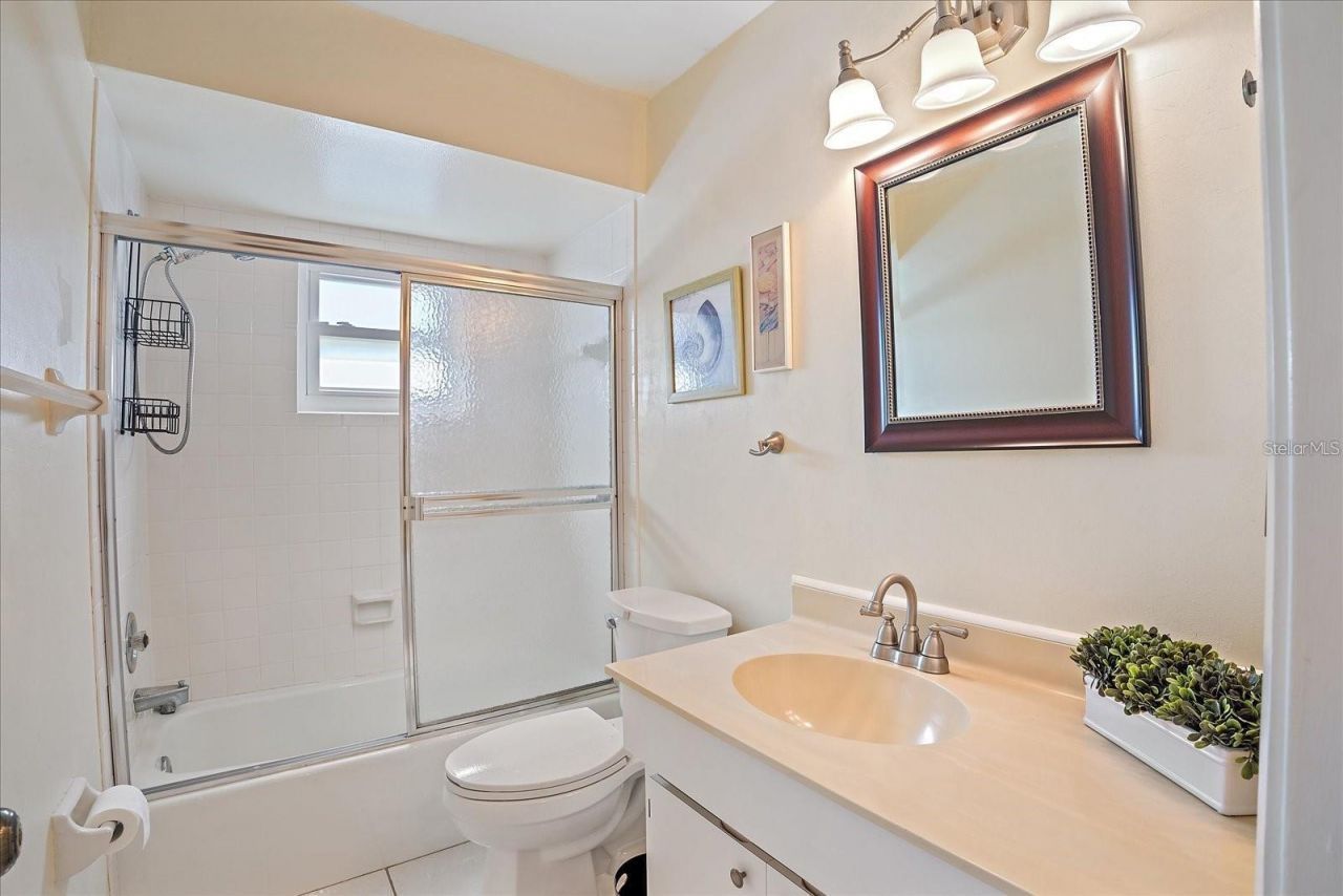 6948 W Country Club Drive N, Unit V-81, Sarasota, FL 34243 Photo