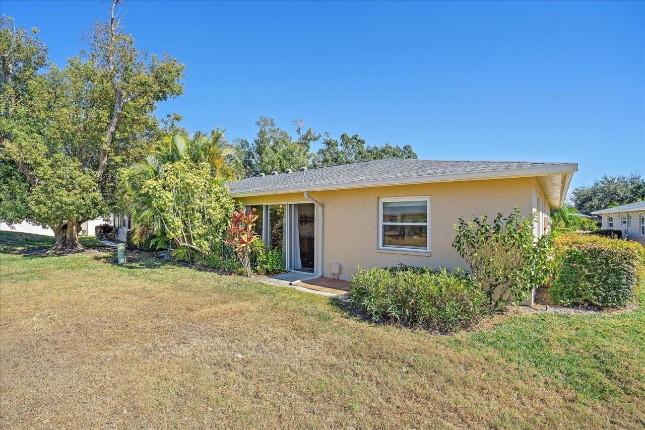 6948 W Country Club Drive N, Unit V-81, Sarasota, FL 34243 Photo