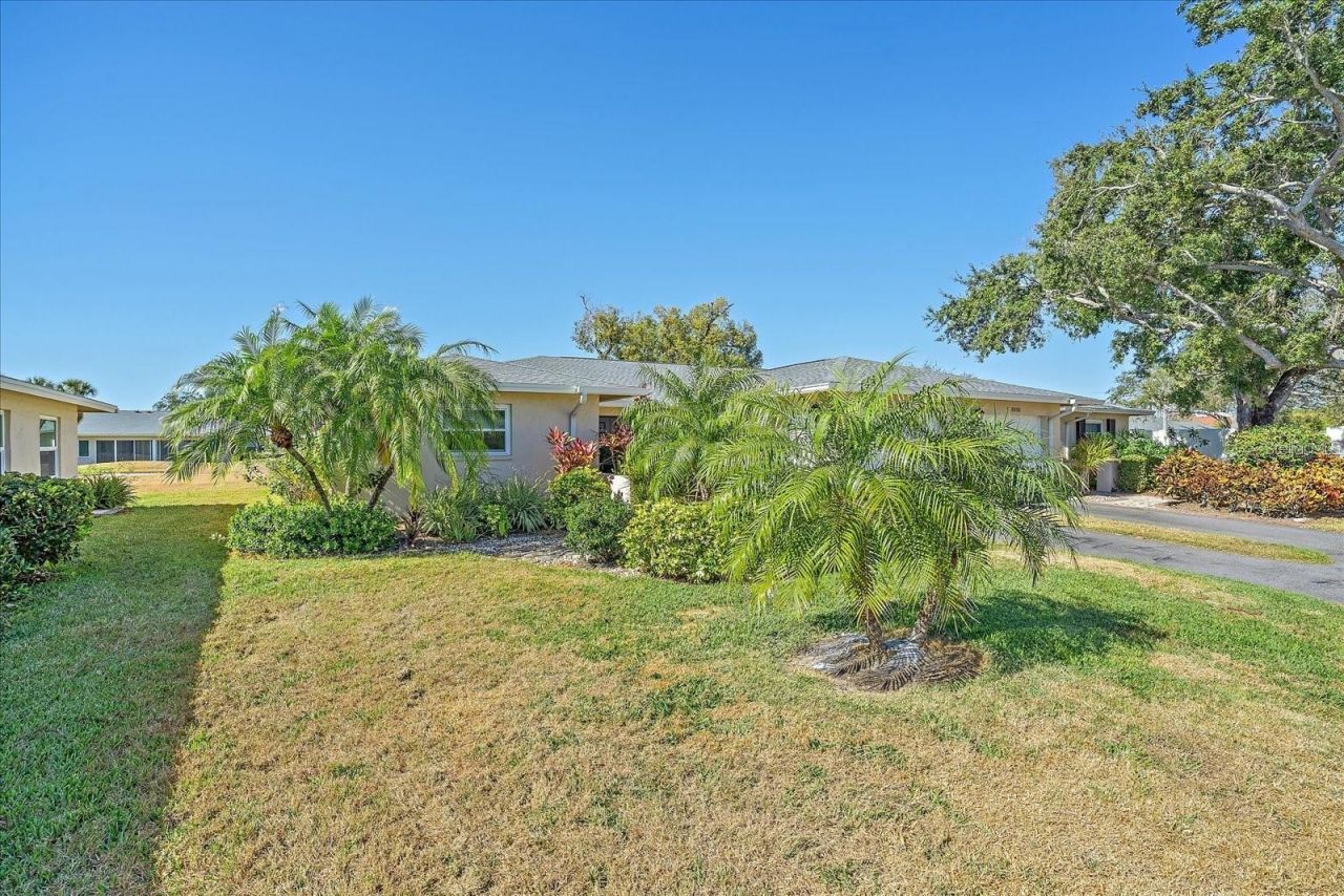 6948 W Country Club Drive N, Unit V-81, Sarasota, FL 34243 Photo