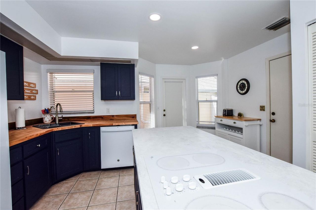 827 Harrington Lake Lane, Unit 35, Venice, FL 34293 Photo