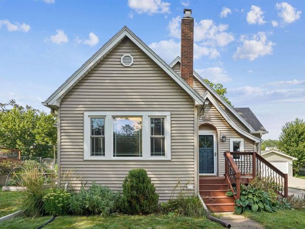 1123 W 3rd Street, Cedar Falls, IA 50613