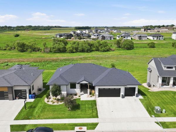 5503 W Colonial Ct, Sioux Falls, SD 57107