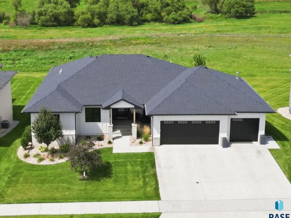 5503 W Colonial Ct, Sioux Falls, SD 57107