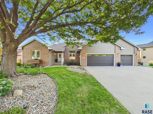1312 S Honeysuckle Trl, Sioux Falls, SD 57106