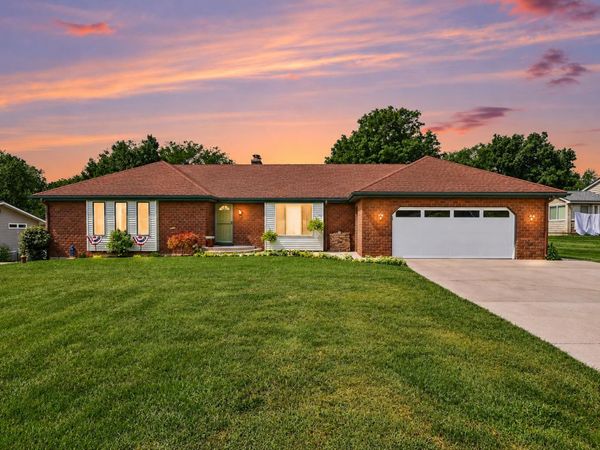 6933 Pine Edge Drive SE, Alto, MI 49302