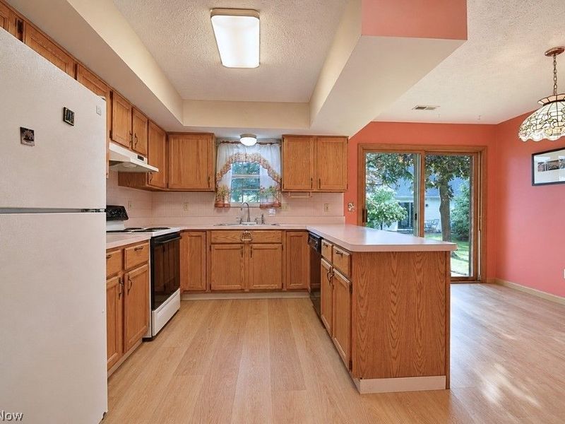 335 Chesapeake Cove, Painesville, OH 44077 Photo 6