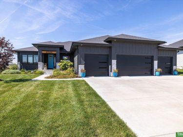 20988 Jaynes Street, Elkhorn, NE 68022