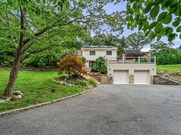 29 Hillside Lane, Syosset, NY 11791