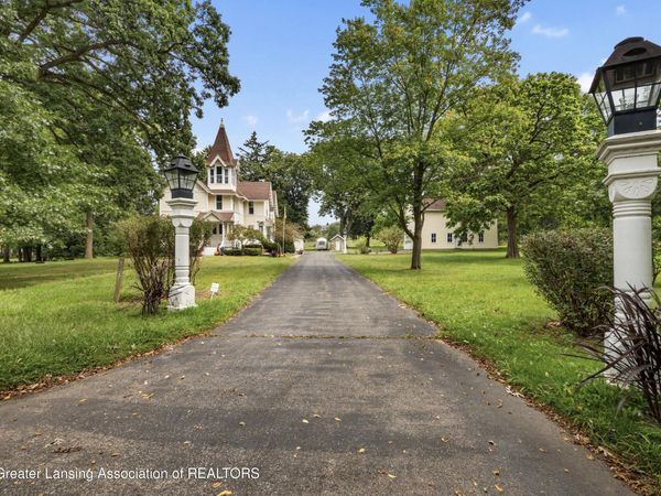 5932 N Riverview Drive, Kalamazoo, MI 49004