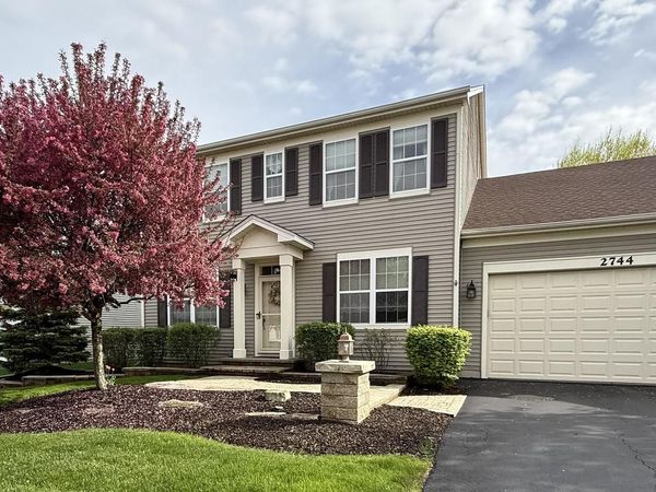 2744 N Moraine Valley Road, Wauconda, IL 60084