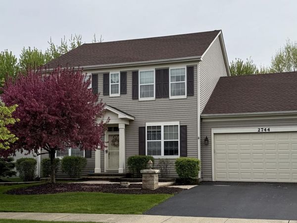 2744 N Moraine Valley Road, Wauconda, IL 60084