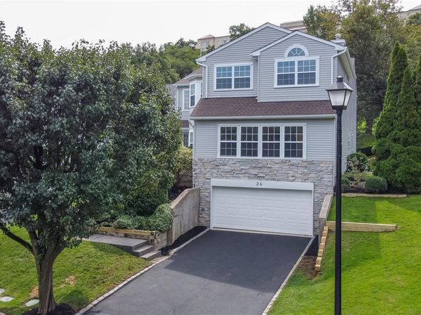26 Hamlet Drive, Hauppauge, NY 11788
