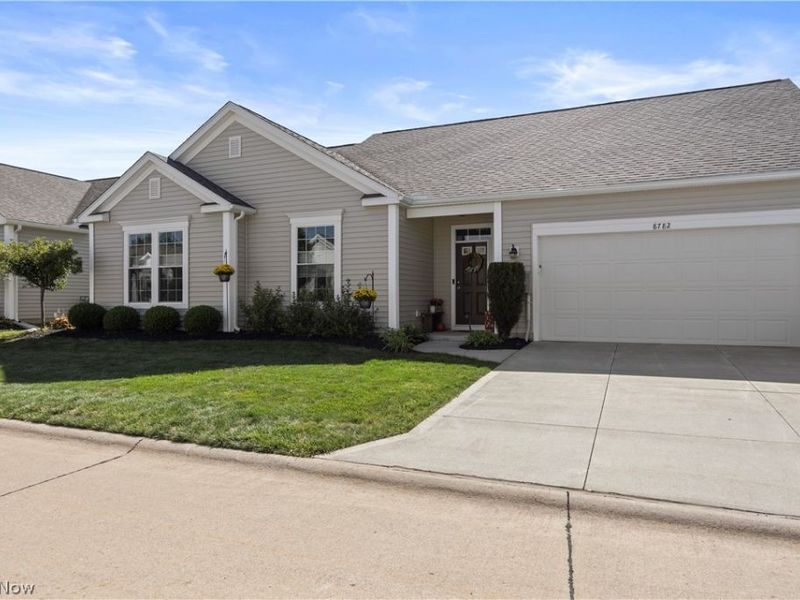 8782 Wakefield Run, North Ridgeville, OH 44039 Photo 4