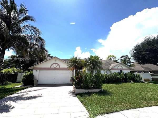 110 Hemingway Ct , Royal Palm Beach, FL 33411