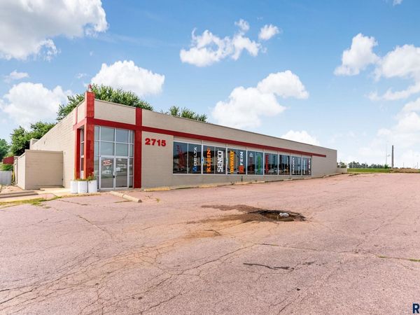 2715 E 10th St, Sioux Falls, SD 57103