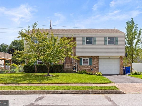 7 SHERWOOD DRIVE, MECHANICSBURG, PA 17055