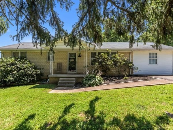 1109 N Charlotte St , Dickson, TN 37055