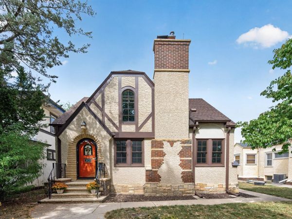 3028 E Minnehaha Parkway, Minneapolis, MN 55406