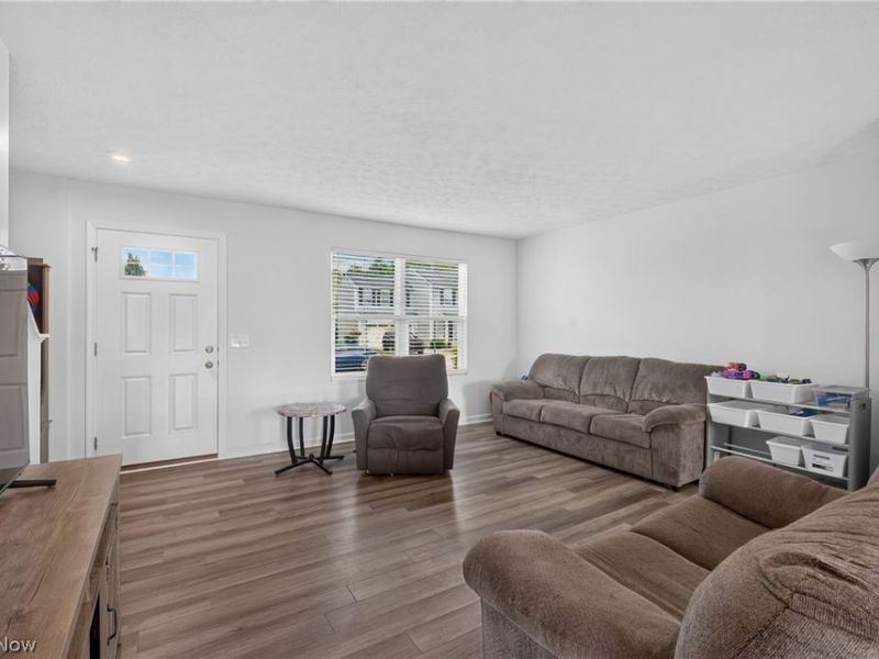 2614 Bishop Oval , Barberton, OH 44203 Photo 3