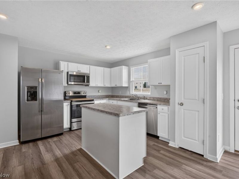 2614 Bishop Oval , Barberton, OH 44203 Photo 6