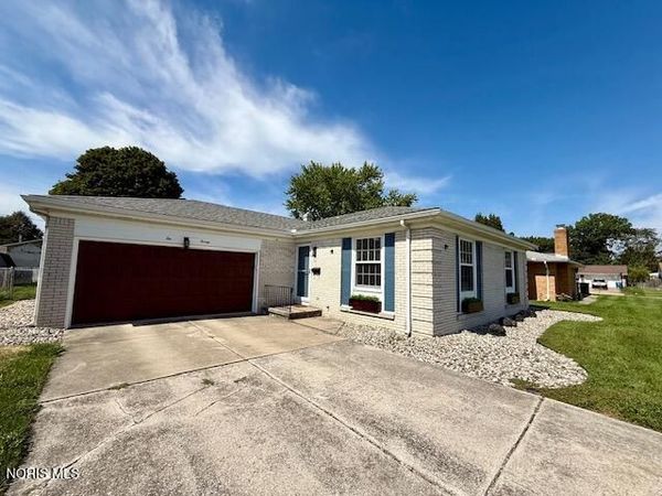 220 Sequoia Drive, Oregon, OH 43616